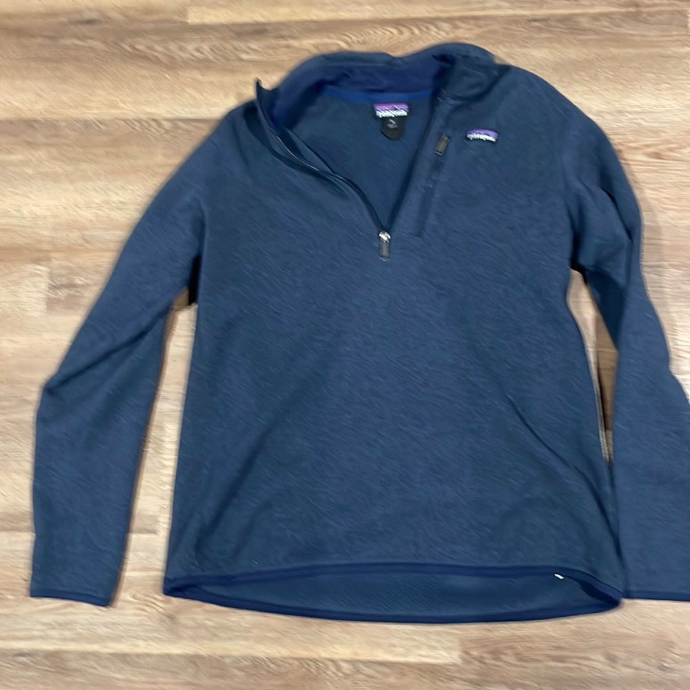 Patagonia half zip sweater/top.